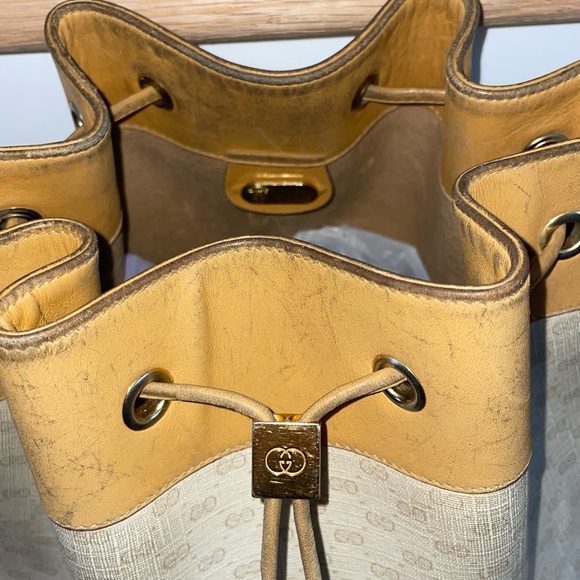 Authentic Gucci Vintage White Monogram Canvas Drawstring Bucket Bag - Picture 15 of 16